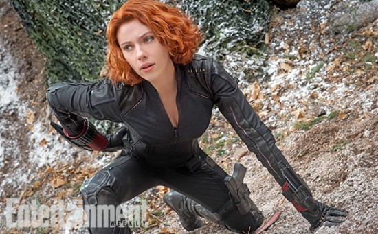 Avengers 2 Black Widow crouching